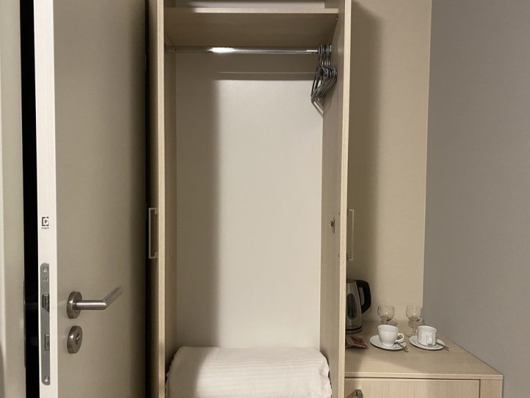 クローゼット(開けた状態)1