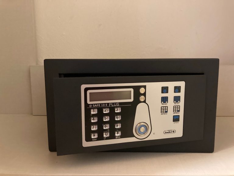 金庫(閉めた状態)