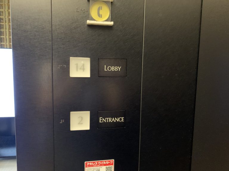 エレベーター内 ボタン
