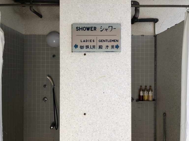 プール用のシャワー