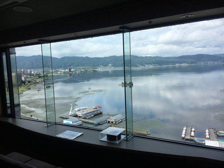 14階展望フロアからの諏訪湖
