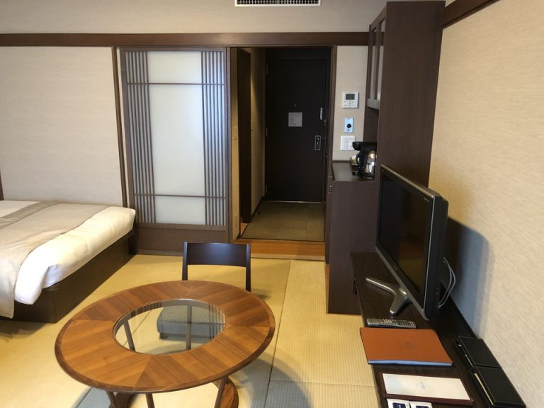 客室全体 窓際方向3