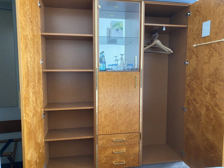 クローゼット(開けた状態)2