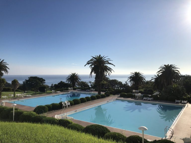 左 25mプール 右 15mプール