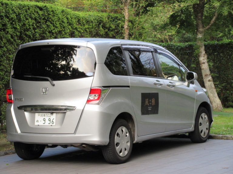 ホテル送迎車