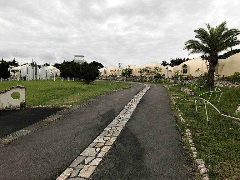 エントランスゲートから客室まで