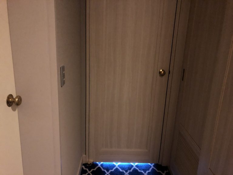 入り口ドア からお部屋入口ドア