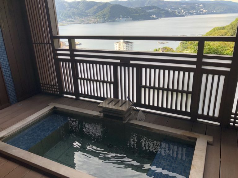 バスルーム入口から全景2