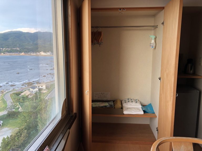 クローゼット(開けた状態)(5)