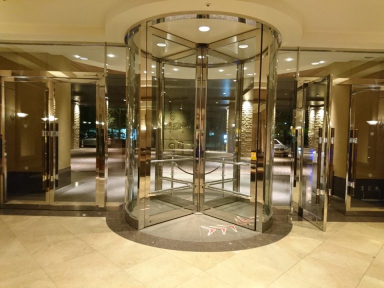 エントランス内観