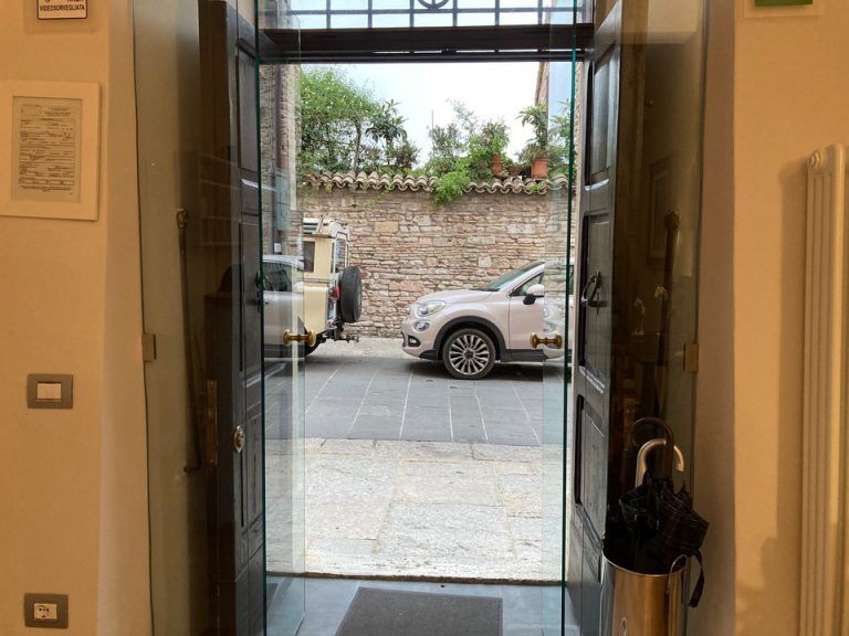 エントランス内観