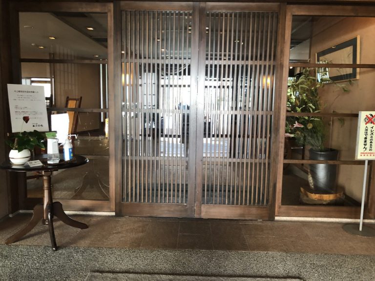 エントランス内観