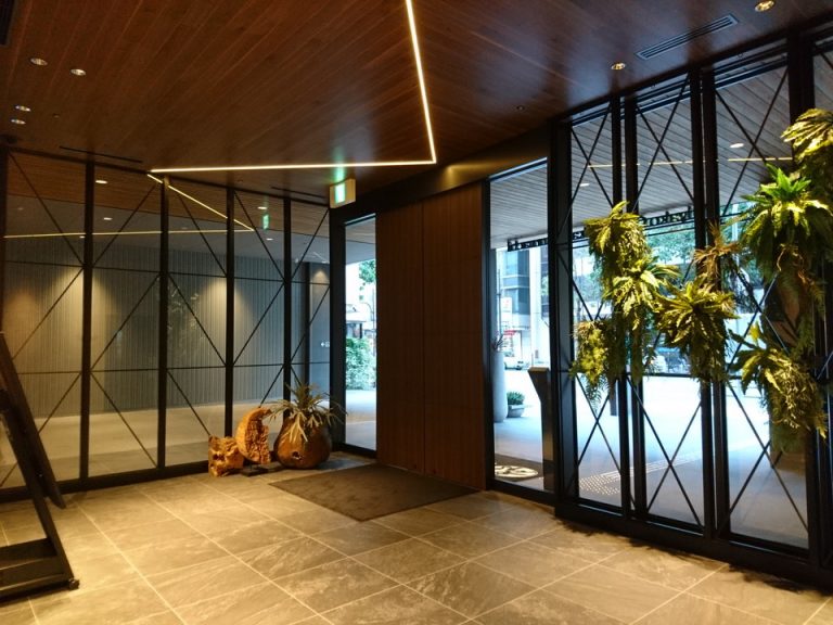 エントランス内観