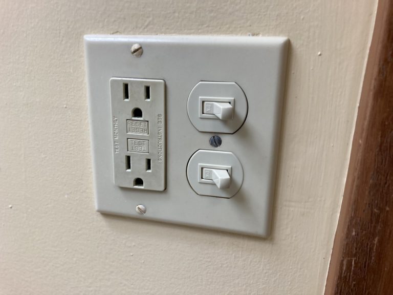 バスルーム内プラグ