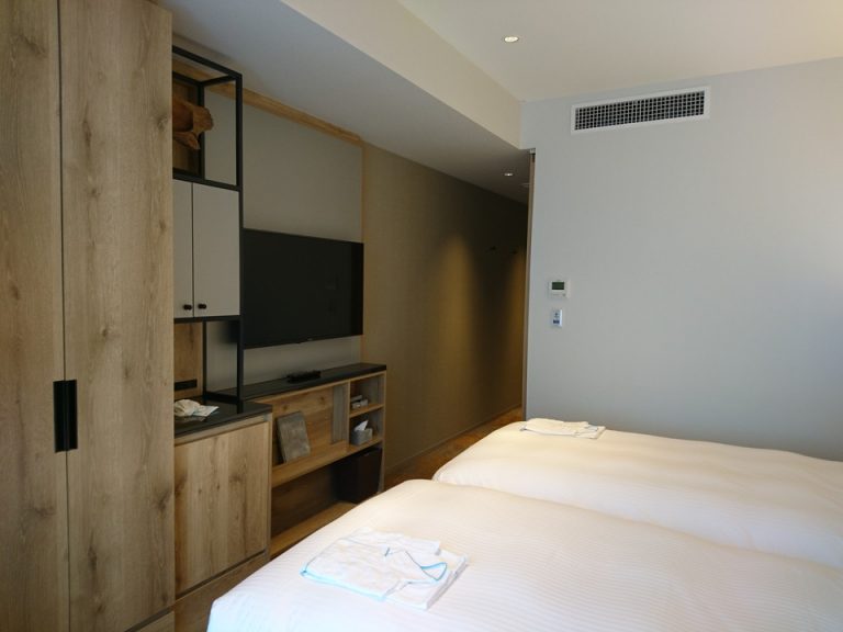 客室全体入口方向