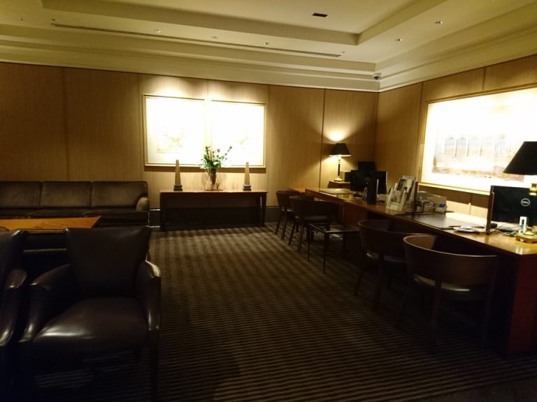 2階クラブフロアの方専用のチェックインカウンター