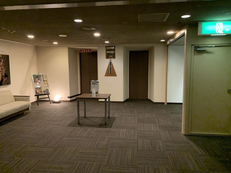 エレベータホールフロント・客室階