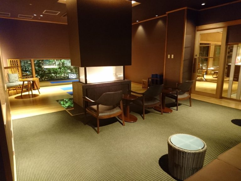 ウォームラウンジ内