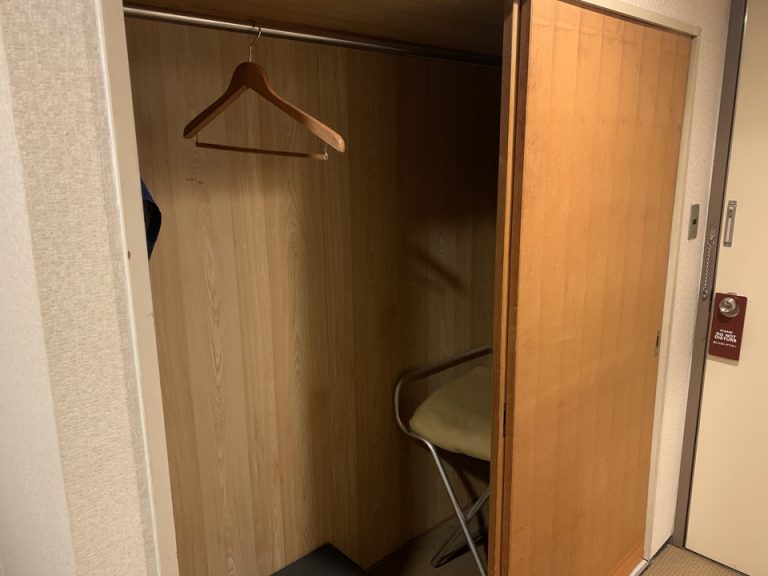クローゼット外観(開いた状態)