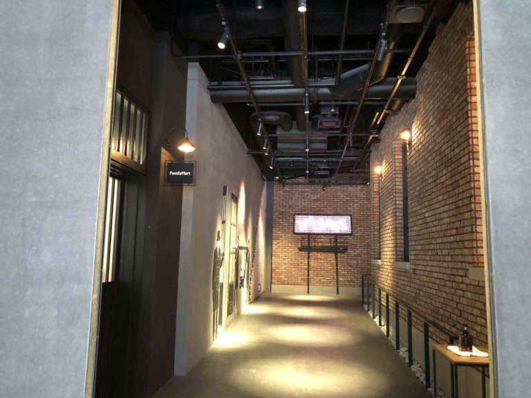 潮見駅から一番近いエントランス 入ってすぐ 二重扉