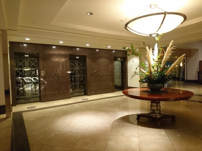 エレベーターホールフロント階