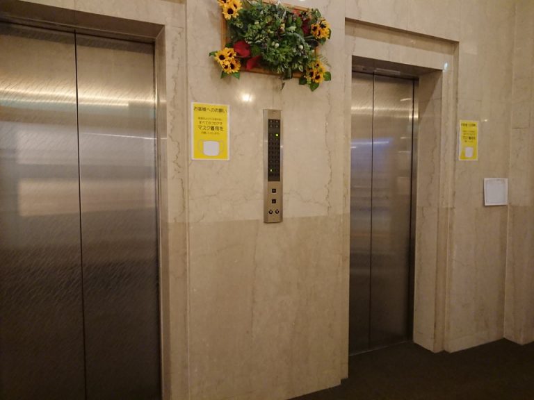 エレベーターホールフロント階