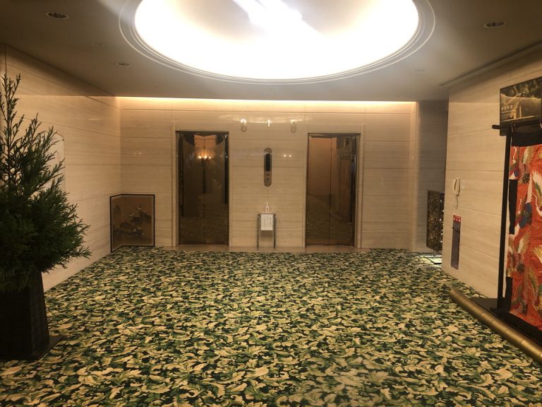 エレベーターホールフロント階