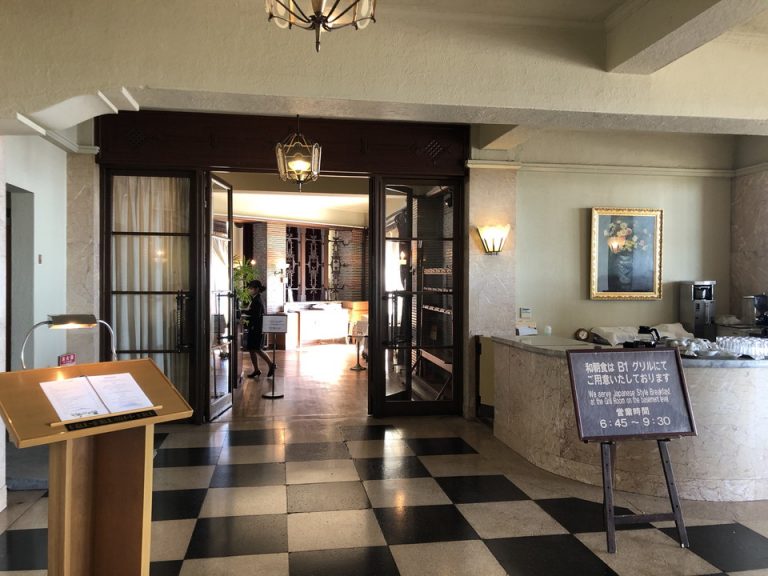 朝食で洋食を選ぶと1Fのレストラン