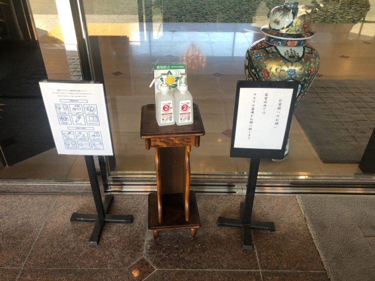 ホテルエントランス内