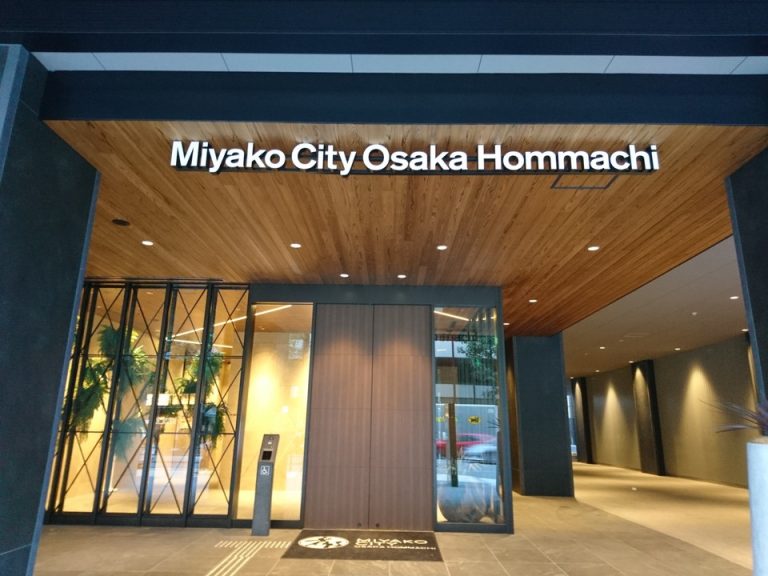 エントランス外観(1)