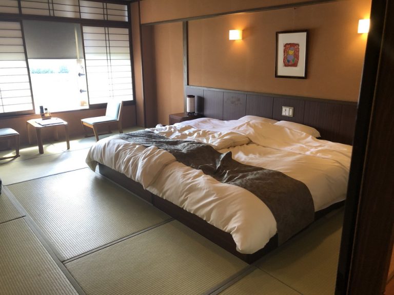 客室全体窓際方向