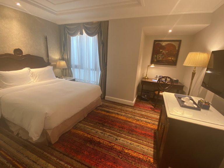 客室全体窓際方向