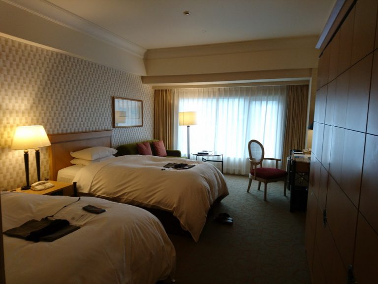 客室全体(窓際方向)