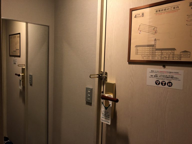 入り口ドア 内観