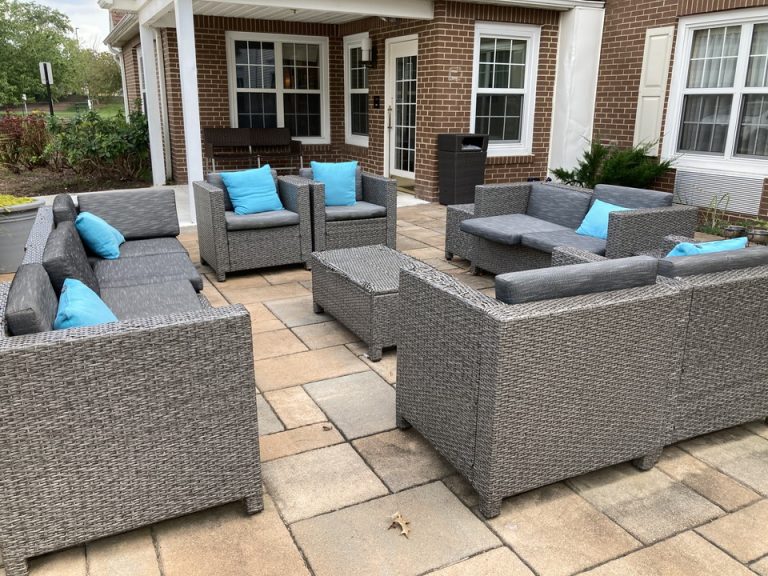 ホテル外のリラックスソファー