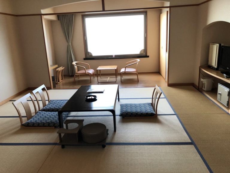 客室全体(窓際方向)