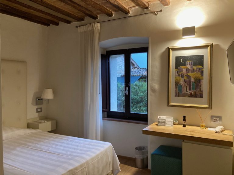 客室全体(窓際方向)