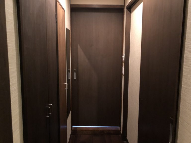 客室入口内観ドア