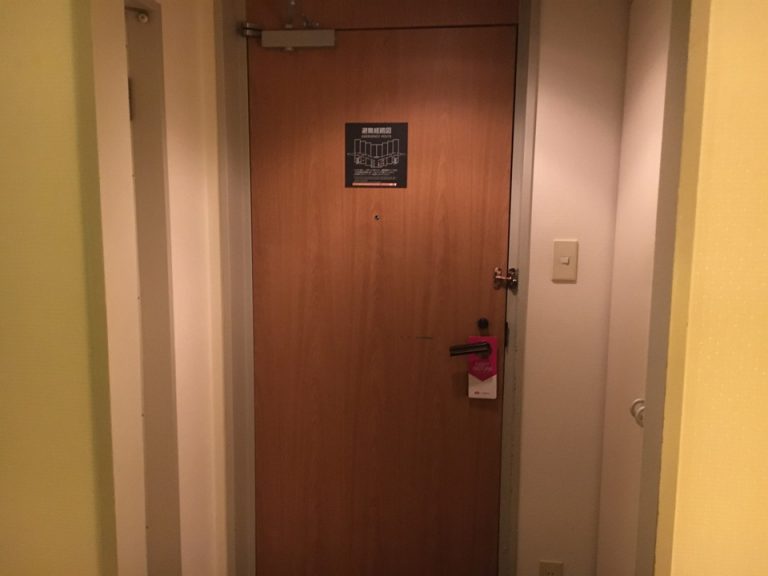 客室入口内観ドア