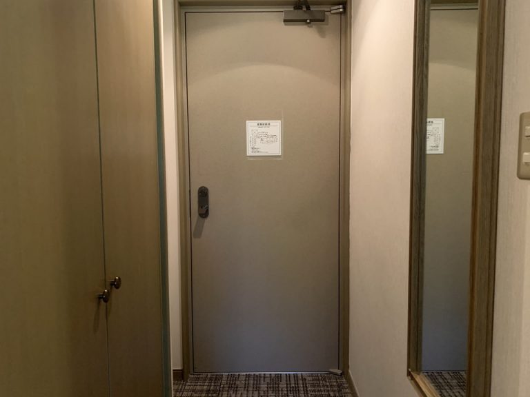 客室入口内観ドア