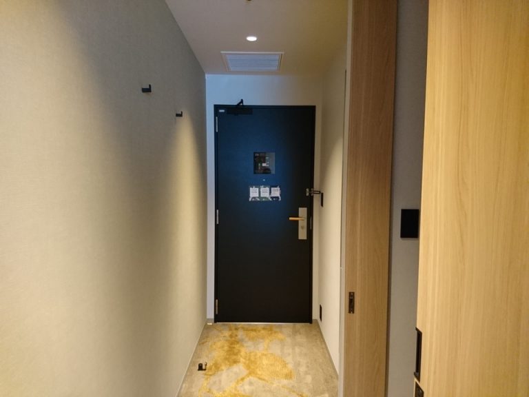 客室入口内観ドア