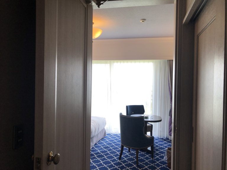 入口ドアから窓方向(1)