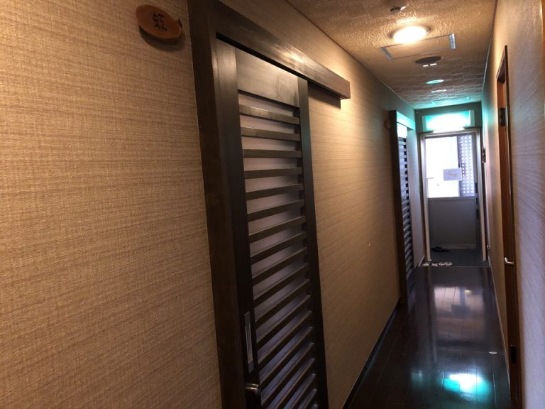 客室入口付近の廊下