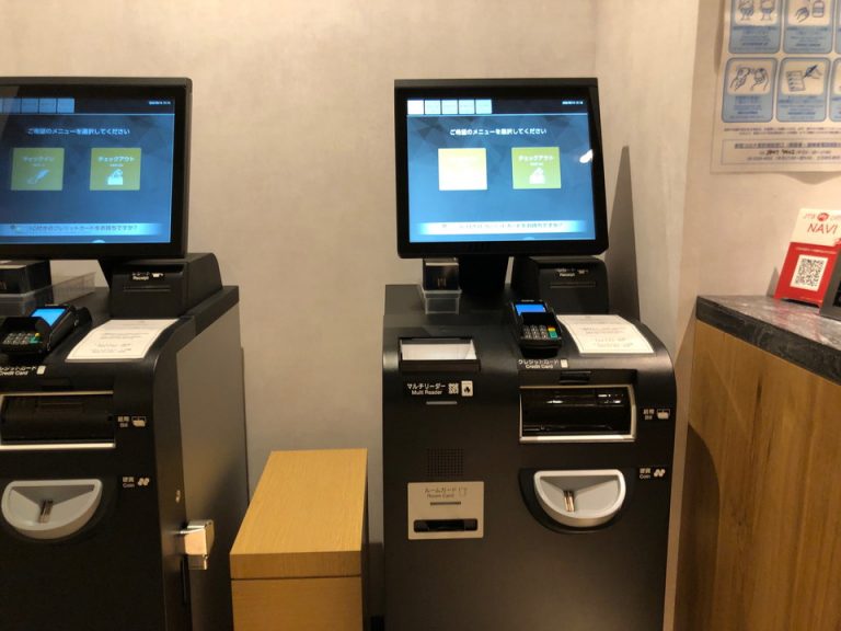 チェックイン機械