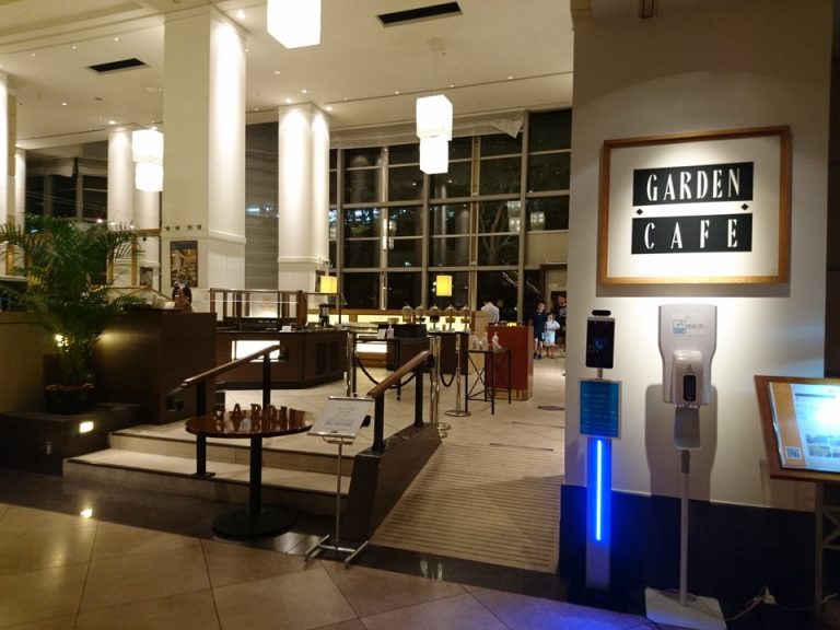 1階テラスレストラン「ガーデンカフェ」