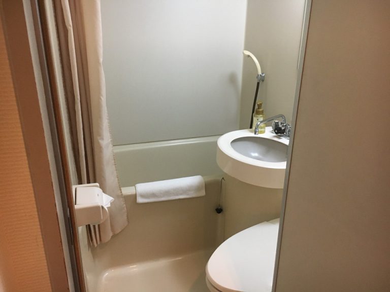 バスルーム入口全景