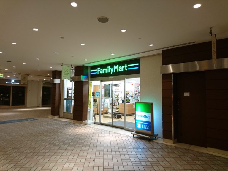 シェラトンスクエア2階の24時間営業のコンビニ