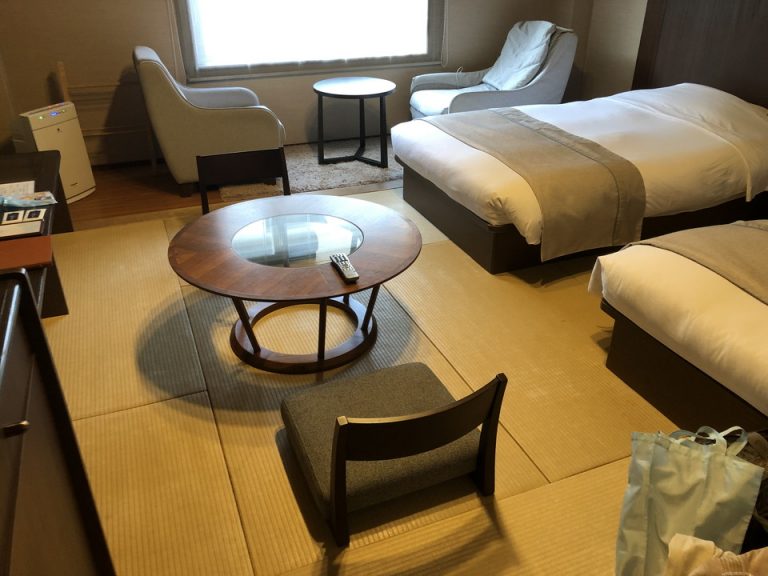 客室全体 入口方向1