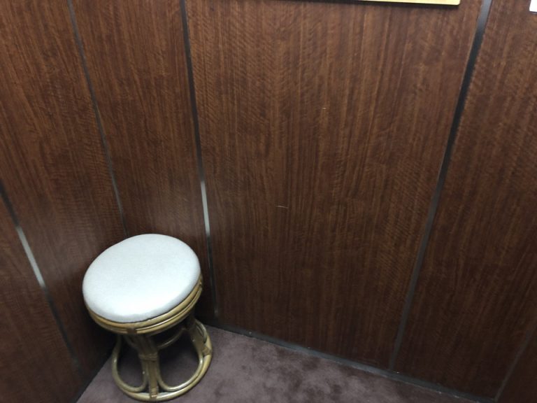 エレベーター内観2