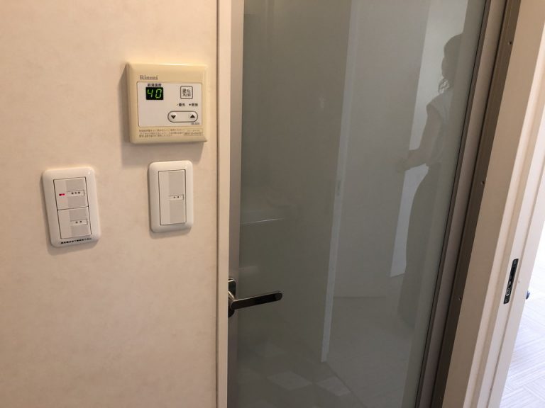 風呂扉閉めた状態